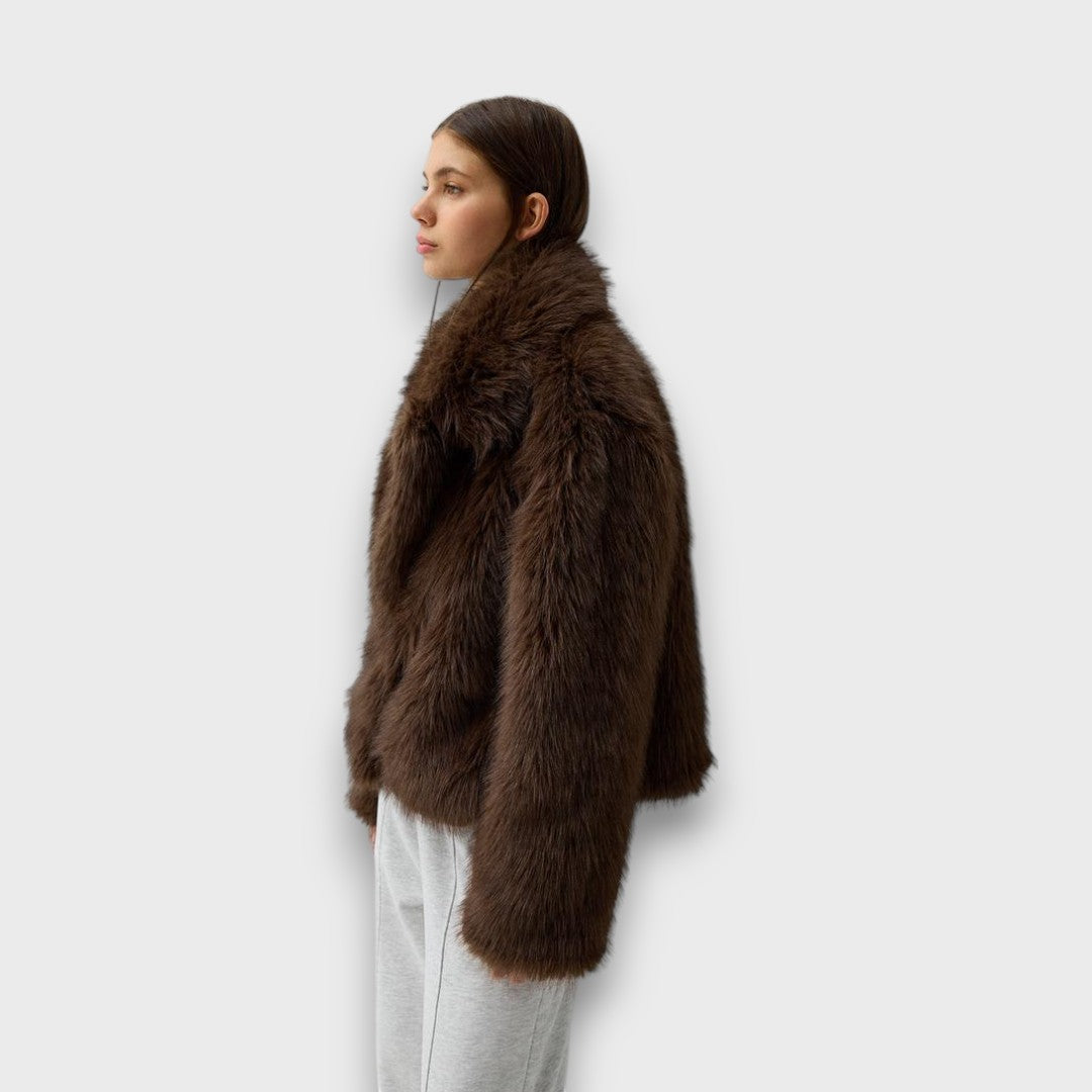 Illia – Pelliccia sintetica corta con colletto oversize