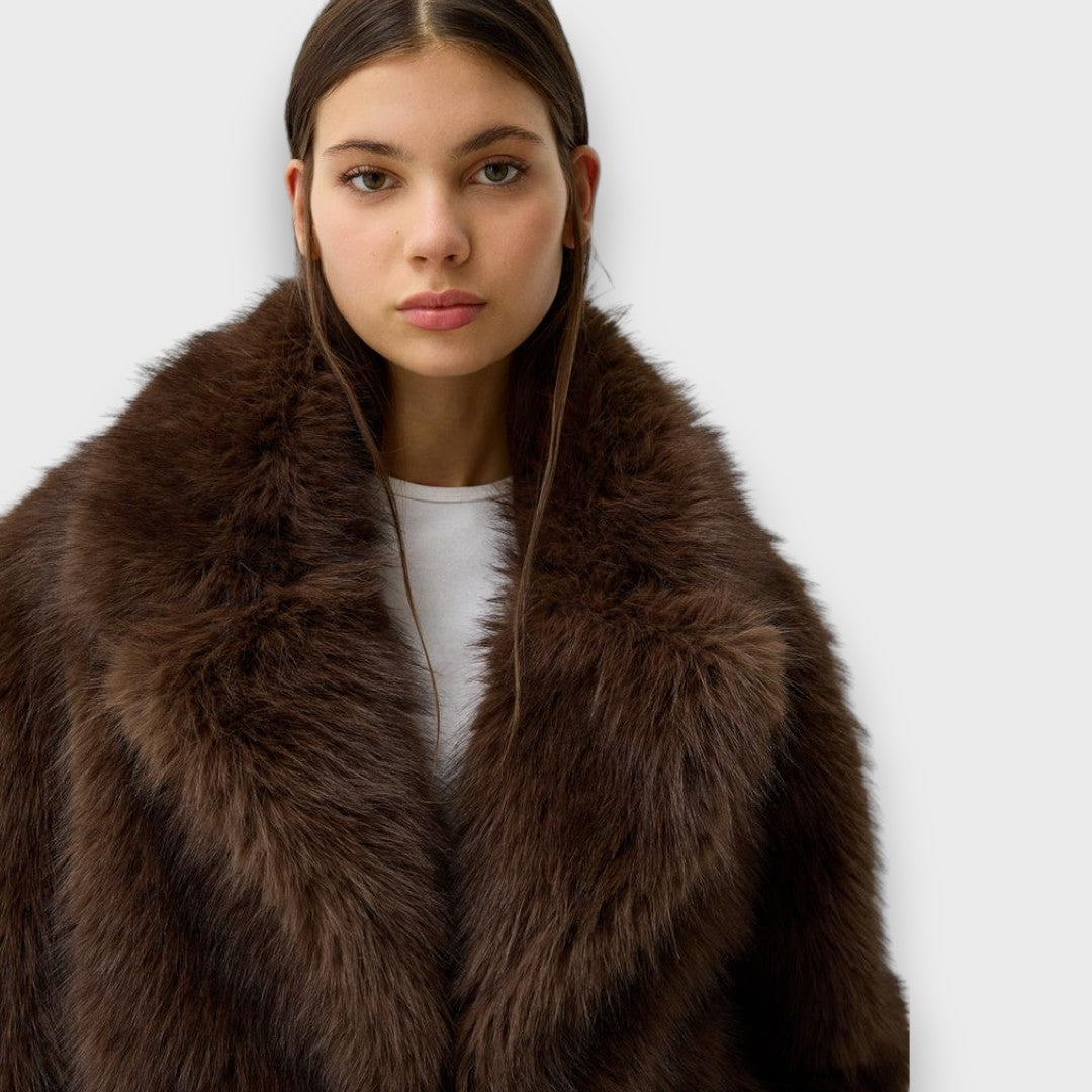 Illia – Pelliccia sintetica corta con colletto oversize