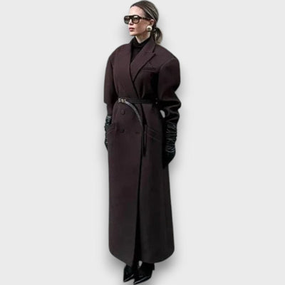 Oslaine – Cappotto in lana maximalista con silhouette maschile