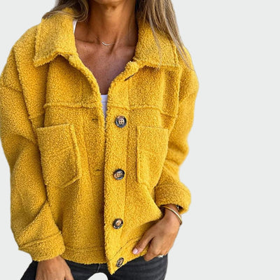 Casuale e caldo cappotto per l'autunno
